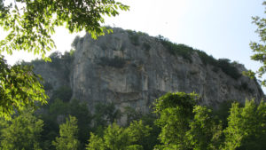 Il Sasso della Rocca visto dal sentiero 25